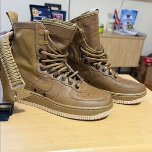 WOMENS NIKE SF AF1 - SZ 6 W/ BAG